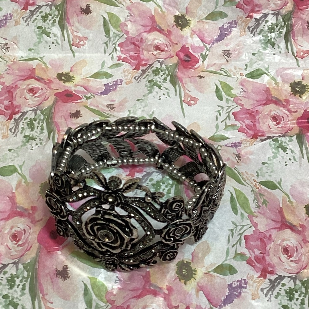 Beautiful black grey silver 2” Big flor stretch bracelet